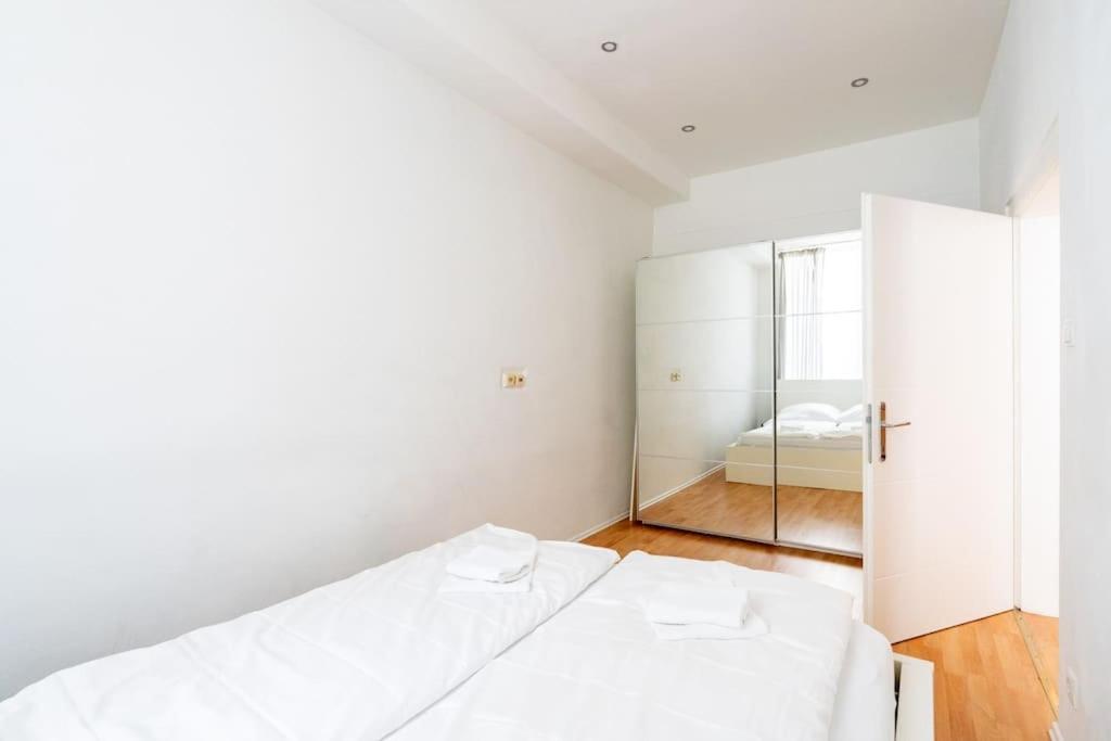 Spacious Belvedere Wien