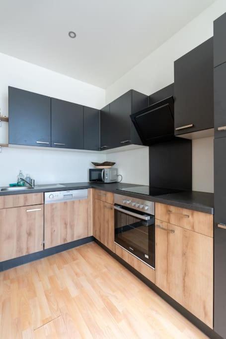 Spacious Belvedere Apartment Wien